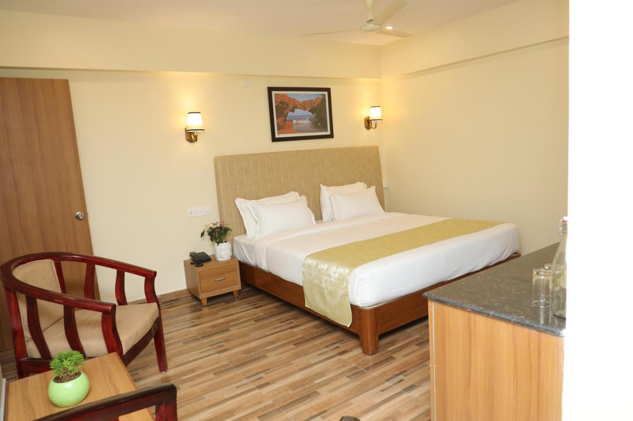 Gadiraju Palace Convention Centre&Hotel Visakhapatnam Extérieur photo